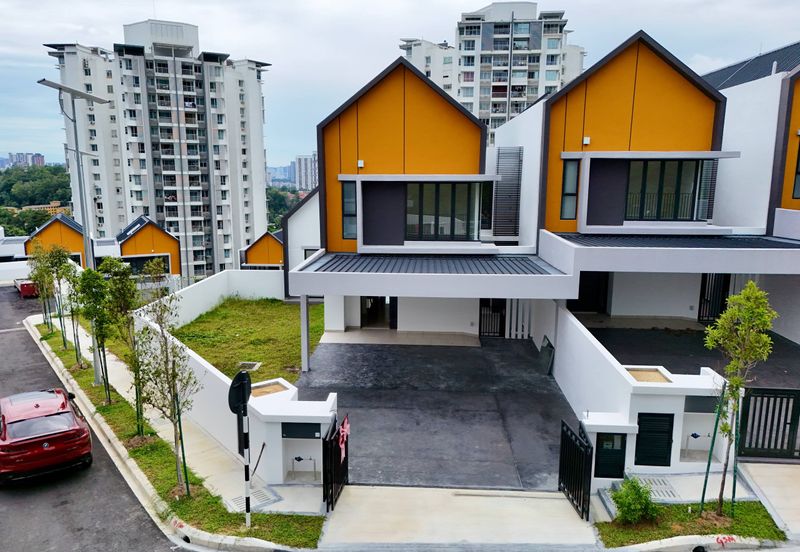 East 57 (Residensi Laman Timur)