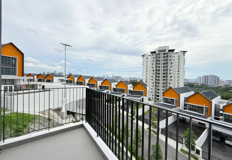 East 57 (Residensi Laman Timur)