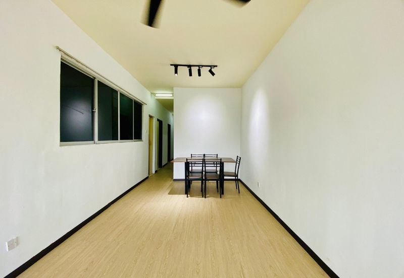 Residensi Bistaria, Ukay Bistari