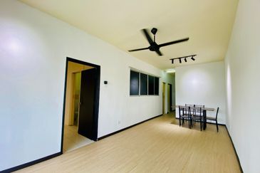 Residensi Bistaria, Ukay Bistari