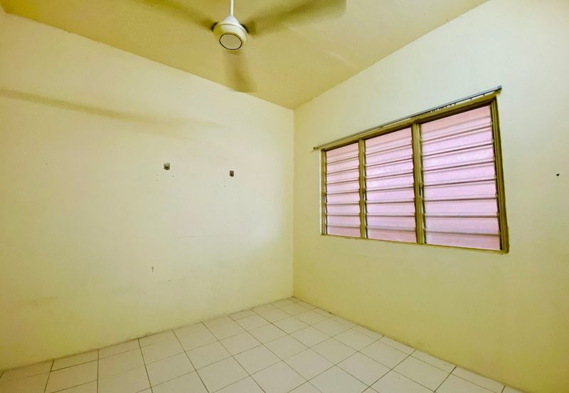 Residensi Bistaria, Ukay Bistari