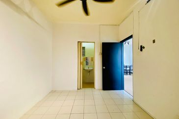 Residensi Bistaria, Ukay Bistari