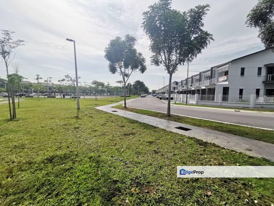 Jln Metro Puchong, Bandar Metro Puchong,Lake Edge, Selangor, Puchong