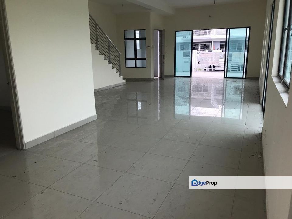 Jln Metro Puchong, Bandar Metro Puchong,Lake Edge, Selangor, Puchong