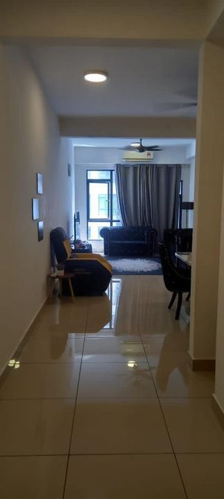 Partly Furnished, Well Kept Condition, 1066sf Nice Environment, Good ROI , Paramount Utropolis, Glenmarie, Selangor, Glenmarie