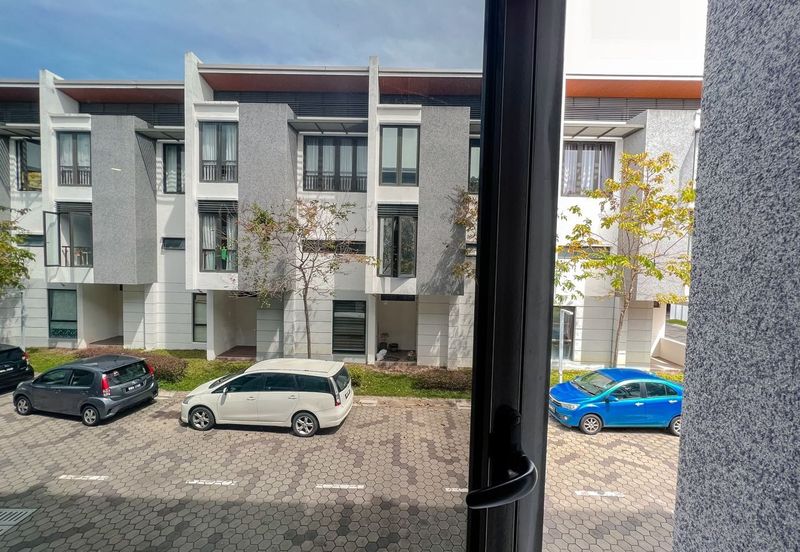 Mozart, Symphony Hills