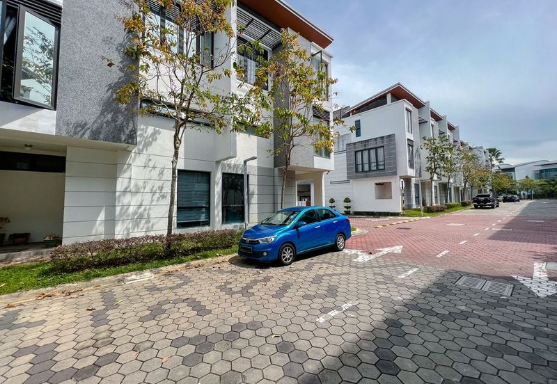 Mozart, Symphony Hills