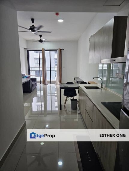 Partly furnish, well kept condition, 1000sf Nice Environment, Good ROI   Paramount Utropolis Dual Key Unit , Selangor, Glenmarie