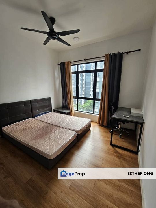 Partly furnish, well kept condition, 1000sf Nice Environment, Good ROI   Paramount Utropolis Dual Key Unit , Selangor, Glenmarie