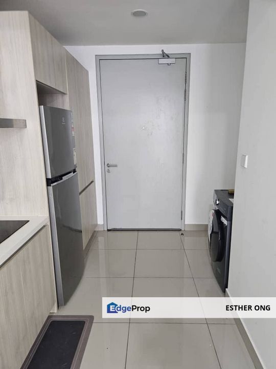 Partly furnish, well kept condition, 1000sf Nice Environment, Good ROI   Paramount Utropolis Dual Key Unit , Selangor, Glenmarie