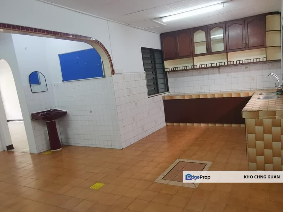 Taman Serdang Raya Serdang House For Sale 20 X 70 Front Back extended Kitchen Cabinet , Selangor, Seri Kembangan