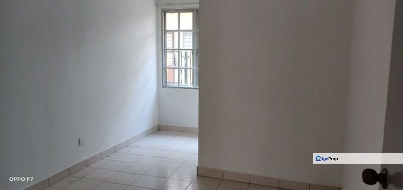 Mutiara Puchong Double Storey For Sale Kitchen Cabinet Gated & Guarded, Selangor, Puchong