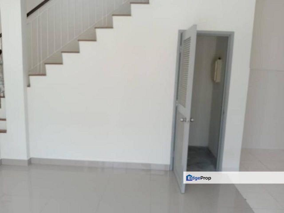 Taman Pelangi Semenyih 2 Double Storey Semi D For Sale FREEHOLD, 35 X 80 Big Extra Land , Selangor, Semenyih