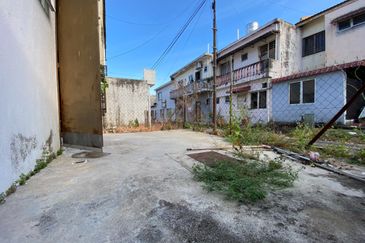 Taman Pinggiran Putra