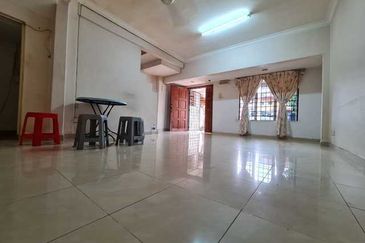 Taman Pinggiran Putra