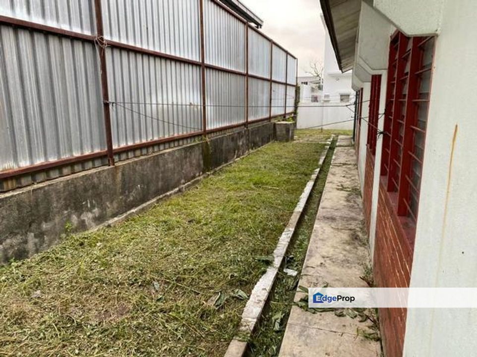 Taman Serdang Utama Seri Kembangan Single Storey For Sale bungalow With Land 4724 SQFT FREEHOLD, Selangor, Seri Kembangan