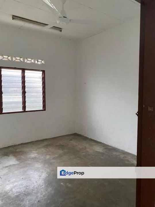 Taman Serdang Utama Seri Kembangan Single Storey For Sale bungalow With Land 4724 SQFT FREEHOLD, Selangor, Seri Kembangan