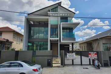 Bungalow Taman Universiti Kajang For Sale NEGOTIABLE