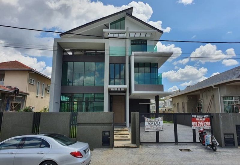 Bungalow Taman Universiti Kajang For Sale NEGOTIABLE