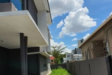 Bungalow Taman Universiti Kajang For Sale NEGOTIABLE