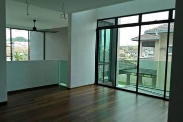 Bungalow Taman Universiti Kajang For Sale NEGOTIABLE