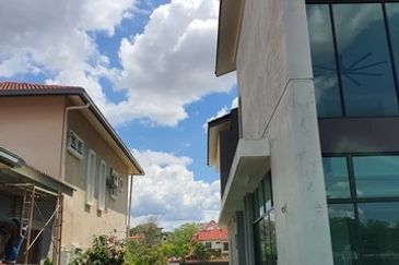 Bungalow Taman Universiti Kajang For Sale NEGOTIABLE