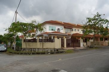 Double Storey Taman Pinggiran Putra Seri Kembangan