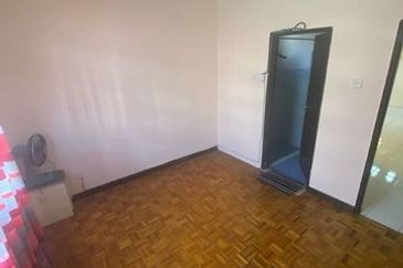 Sri Puteri (Earls Court), Ukay Perdana