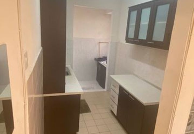 Sri Puteri (Earls Court), Ukay Perdana