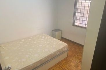 Sri Puteri (Earls Court), Ukay Perdana