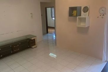 Sri Puteri (Earls Court), Ukay Perdana