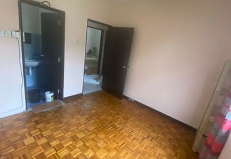 Sri Puteri (Earls Court), Ukay Perdana