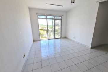 Pr1ma Apartment @ Precint 11