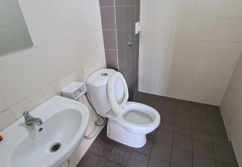 Pr1ma Apartment @ Precint 11