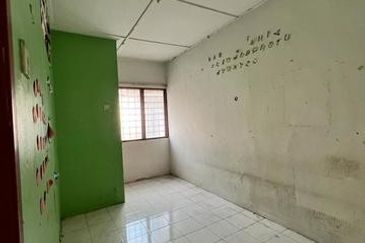 Taman Pinggiran Putra 2 Storey House for Sale
