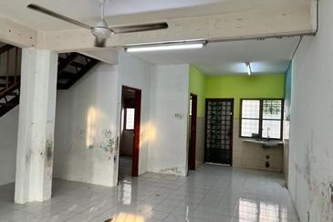 Taman Pinggiran Putra 2 Storey House for Sale