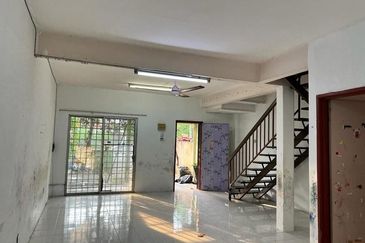 Taman Pinggiran Putra 2 Storey House for Sale