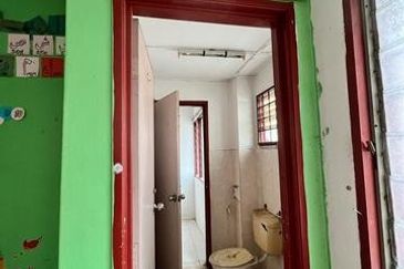 Taman Pinggiran Putra 2 Storey House for Sale