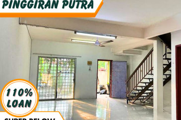 Taman Pinggiran Putra 2 Storey House for Sale