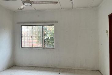 Taman Pinggiran Putra 2 Storey House for Sale