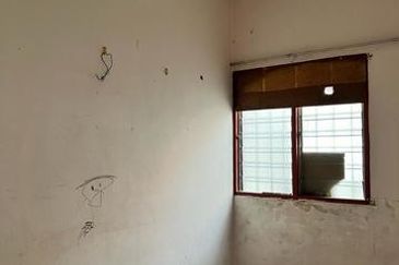 Taman Pinggiran Putra 2 Storey House for Sale