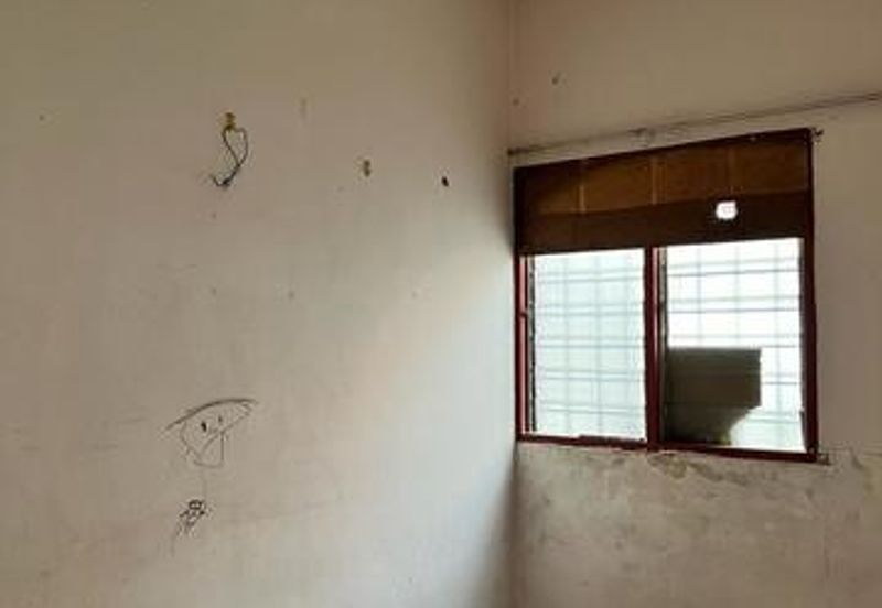 Taman Pinggiran Putra 2 Storey House for Sale