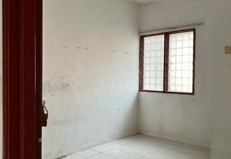 Taman Pinggiran Putra 2 Storey House for Sale