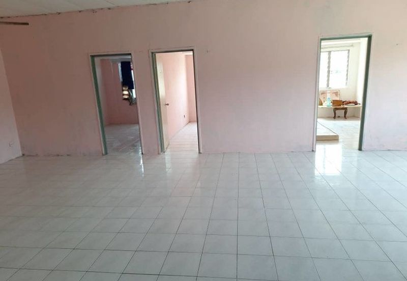 Jalan Pinggiran Putra