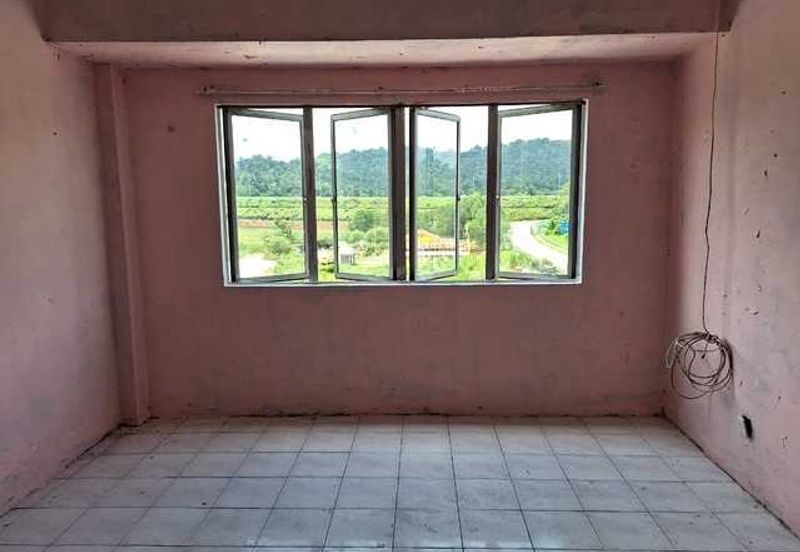 Jalan Pinggiran Putra