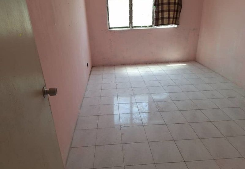 Jalan Pinggiran Putra