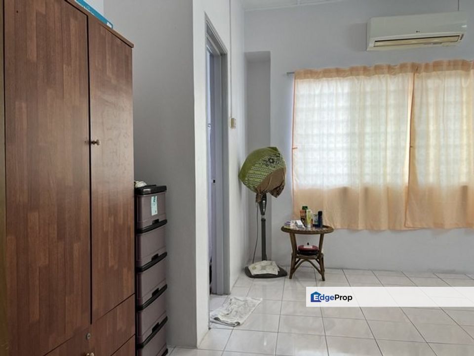 Taman Pinggiran Putra Seri Kembangan For Sale Kitchen Extended Well Maintained Condition, Selangor, Seri Kembangan