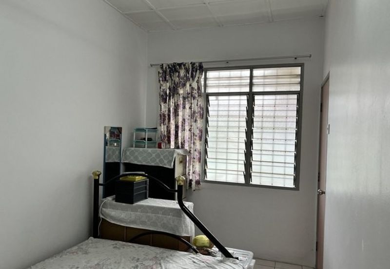 Taman Pinggiran Putra