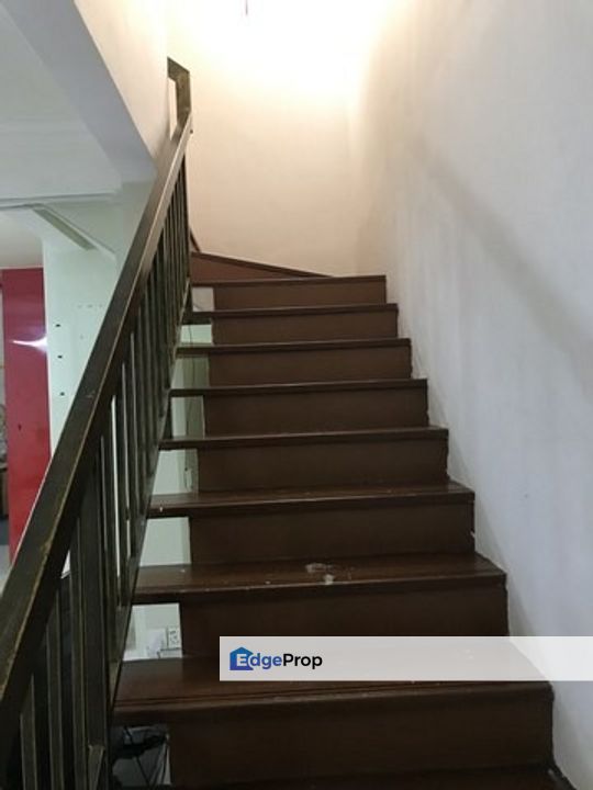 Taman Pinggiran Putra Seri Kembangan For Sale Kitchen Extended Well Maintained Condition, Selangor, Seri Kembangan