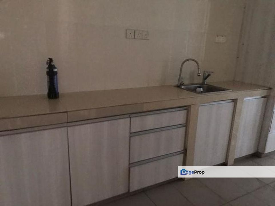 Taman Serdang Raya Seksyen 3 For Sale Spacious Unit Renovated, Selangor, Seri Kembangan